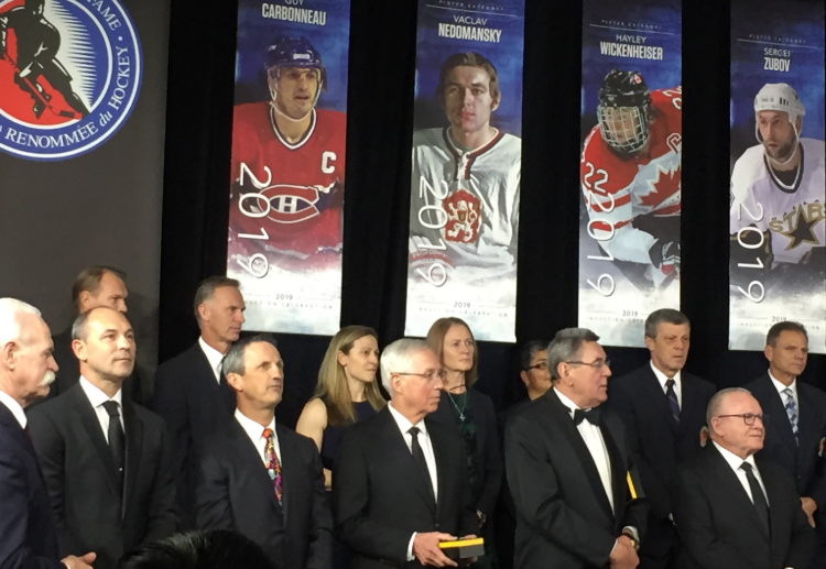 Российский хоккеист попал в список хоккейных легенд Канады