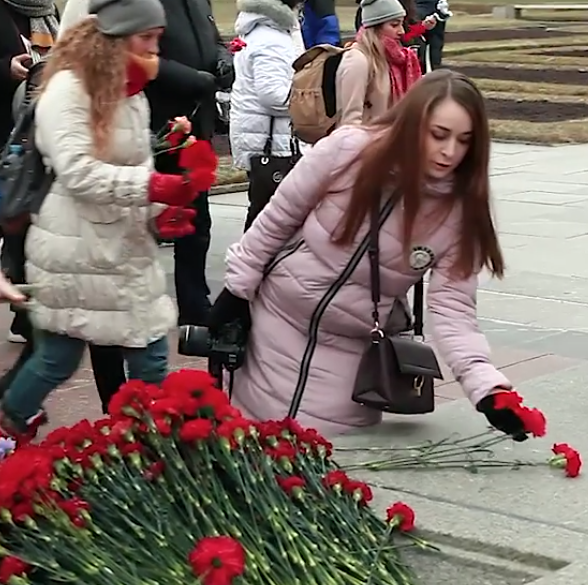 «Никто не забыт»… Участники Медиафорума «Диалог культур» возложили цветы