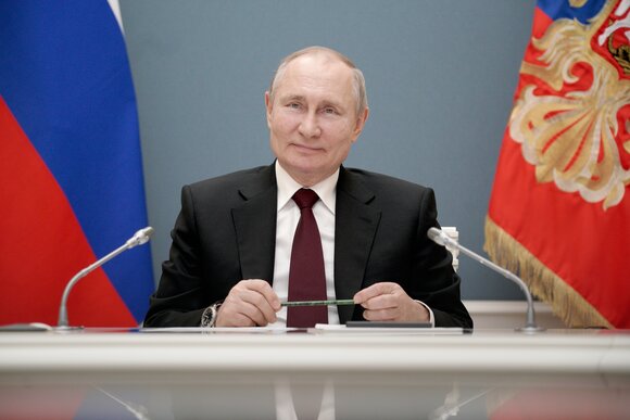 Владимир Путин решил наградить разработчиков вакцины «Спутник» и сам привился