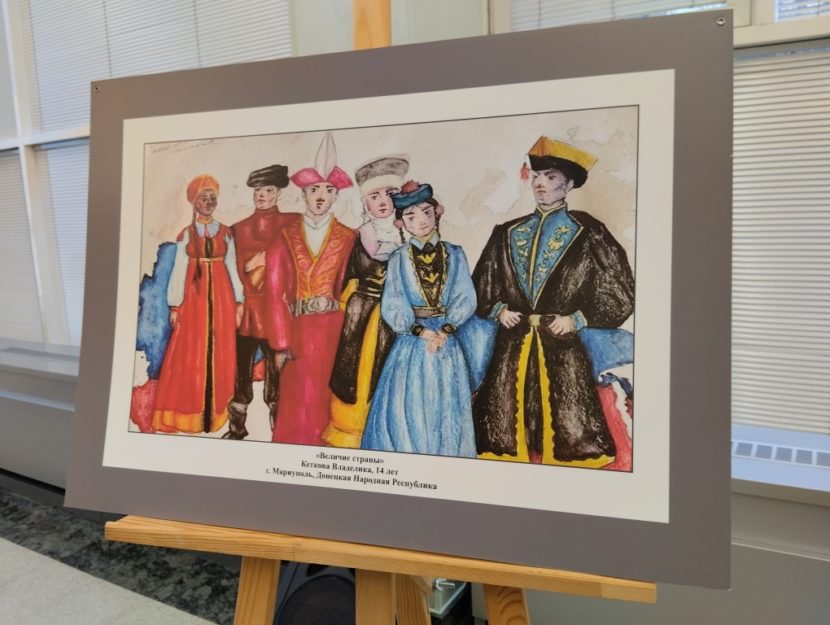В Госдуме открылась выставка «Национальный костюм в фольклоре народов России»