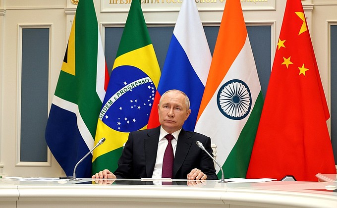Весь мир с нами. Президент Путин выступил на саммите БРИКС в ЮАР