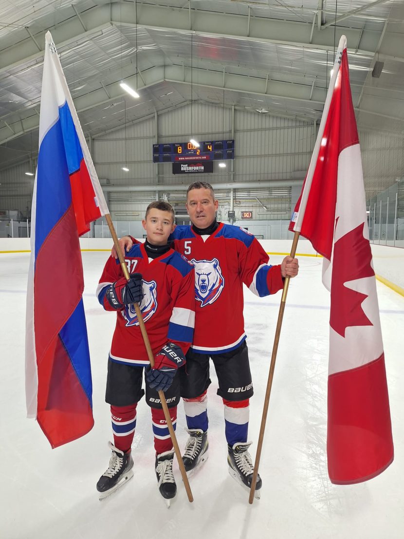 Российские дипломаты в Канаде сыграли в хоккей