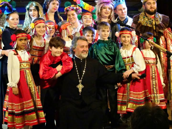 Как Петропавловский Собор зиму провожал